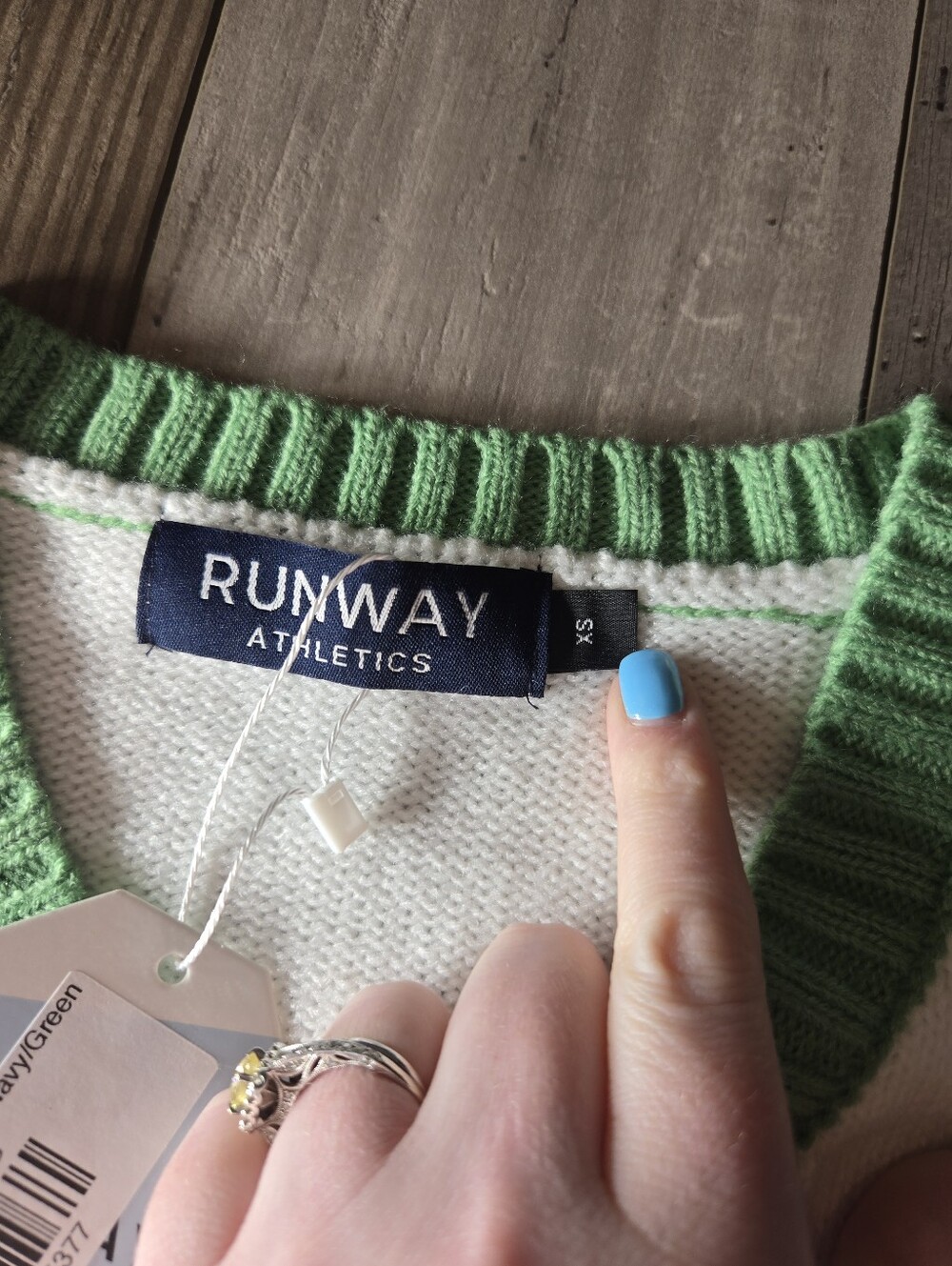 NWT RUNWAY ATHLETICS Knit “TENNIS” V‑Neck Sweater Vest White & Green Size XS - Picture 2 of 15